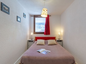 Propriété, Meubles, Bleu Azur, Confort, Bâtiment, Bois, Textile, Éclairage, Design Intérieur, Ombre