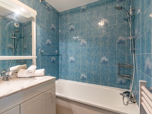 Armoire De Toilette, Propriété, Robinet, Luminaire Plomberie, Miroir, Cabinetry, Tete De Douche, Bleu Azur, Bleu, Douche