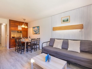 Table, Meubles, Propriété, Cadre, Canapé, Bleu Azur, Éclairage, Bois, Design Intérieur, Salon