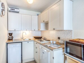 Propriété, Pièce, Cabinetry, Cuisine, Meubles, Comptoir, Bâtiment, Design Intérieur, Maison, Immobilier