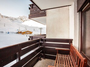 Propriété, Bâtiment, Ciel, Bois, Neige, Pente, Clôture, Teintes Et Ombres, Toit, Montagne