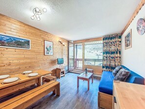 Furniture, Property, Table, Picture Frame, Wood, Window, Interior Design, Flooring, Building, Floor
