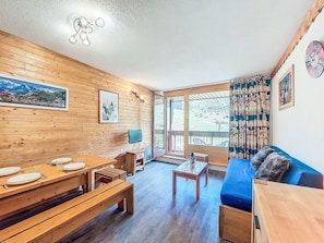 Furniture, Property, Table, Picture Frame, Wood, Window, Interior Design, Flooring, Building, Floor
