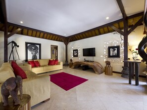 Villa San - Media room
