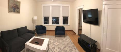 Panoramic view of Living room with 50 inch flatscreen TV!