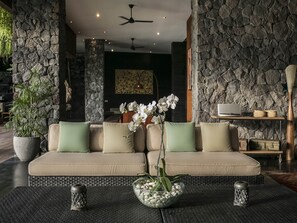 Villa Mana - Open lounge areas