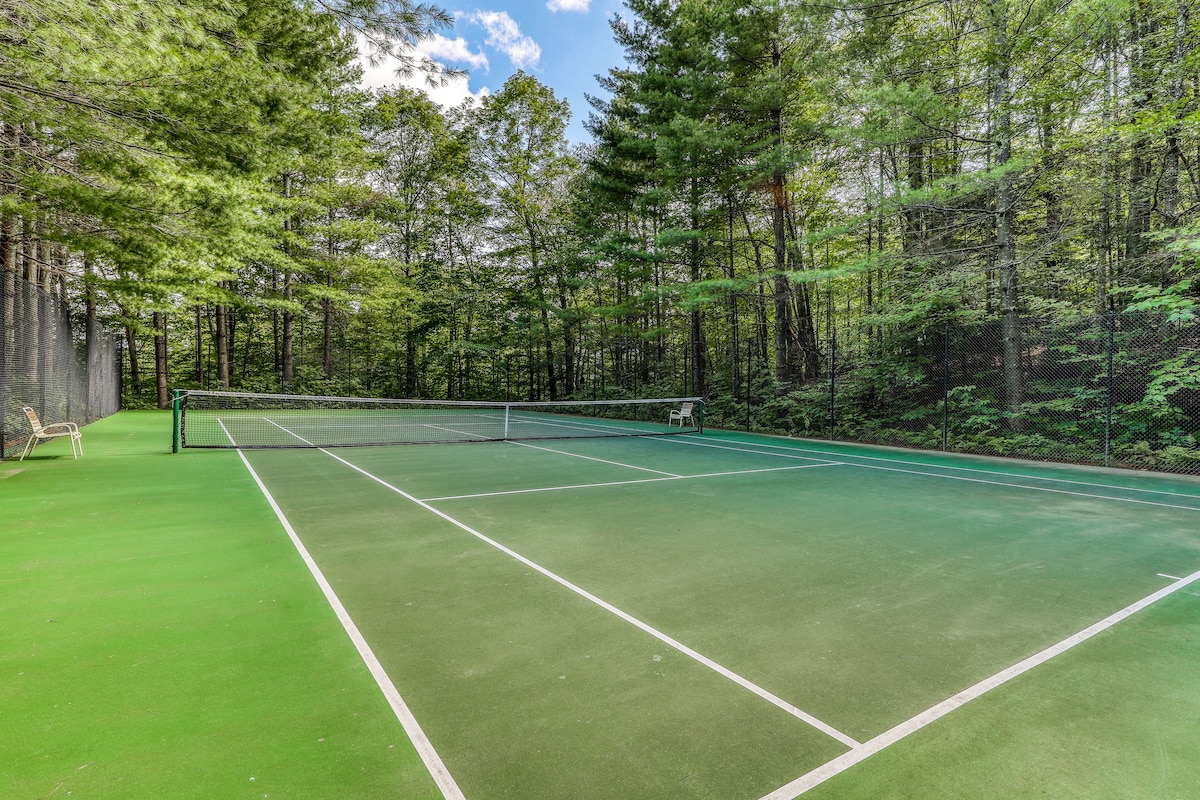 Walk to lifts condo near Sugarbush Resort at Mt. Ellen with pool