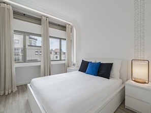Chambre à coucher avec lit double