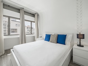 Chambre à coucher avec lit double
