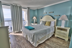 Master with Ocean view/balcony