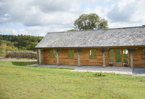 The Cart Shed is a charming barn conversion that has been fully refurbished while still retaining its original charm and character