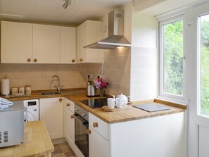 Fully appointed fitted kitchen | Winscott Cottage, Holsworthy, near Bude