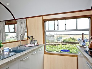 Well equipped kitchen | Brunel Boutique Railway Carriage No 4 - Brunel Boutique Railway Carriages, Dawlish Warren