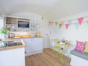 Open plan living space | Under Willows - Stop in the Sticks, Burton Overy