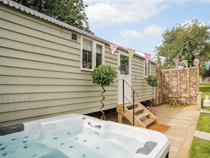 Hot tub | Under Willows - Stop in the Sticks, Burton Overy