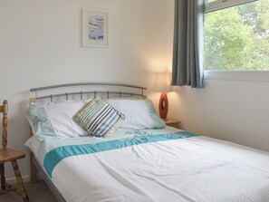 Relaxing double bedroom | Chalet 8 - Mount Hawke Holiday Bungalows, Mount Hawke, near Redruth
