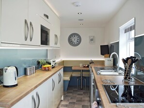 Tastefully modernised kitchen with breakfast area | Waterloo Farm House, Waterloo, near Dunkeld