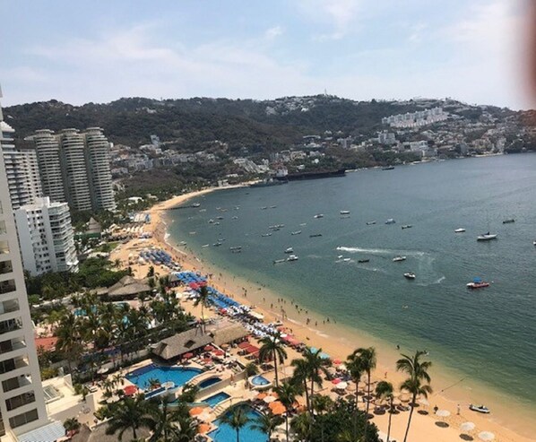 Full view to the beach