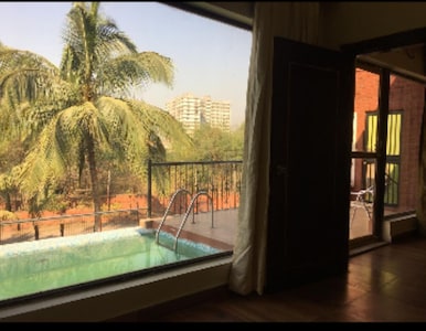 Jame's Villa with Deck 4.5 mills away from CSMT Airport