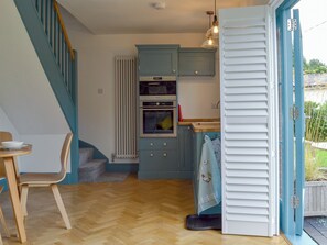 Well equipped kitchen area | The Hen House at The Old Parsonage, Cotebrook, near Taporley