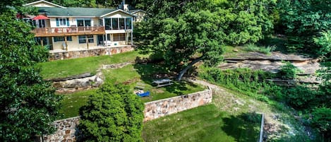 Very nice setting with grassy areas to enjoy-Look at the gorgeous outcroppings