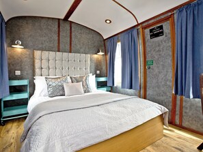 Comfortable double bedroom | Brunel Boutique Railway Carriage No 3 - Brunel Boutique Railway Carriages, Dawlish Warren