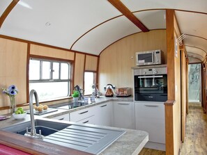 Well equipped kitchen | Brunel Boutique Railway Carriage No 3 - Brunel Boutique Railway Carriages, Dawlish Warren