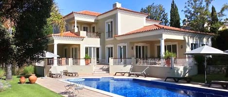 Four Bedroom Villa in Quinta do Lago Estate SD99 - 1