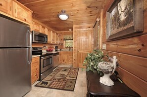 Fully Stocked Kitchen with Washer/Dryer Unit