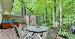 Hot tub with privacy fence