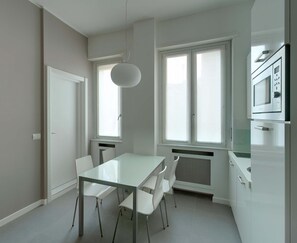Make a quick meal in the kitchenette.