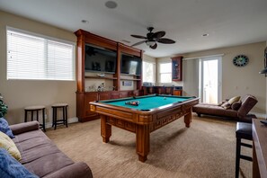 White-water views from 3rd floor gameroom w/ dual big screens, bar and full bath