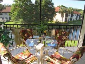 Beautiful lake view from the lanai. Perfect place to relax and enjoy breakfast. 