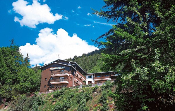In the summer, explore the surrounding area on the hiking trails.