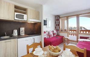 This apartment may feature a balcony or terrace - please let us know if you have a preference!