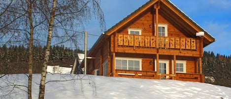 Außenseite Ferienhaus [Winter]