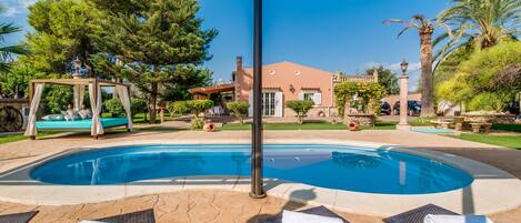 Finca auf Mallorca mit Pool und Grill