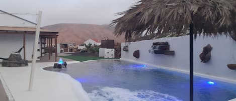 Sand pool 80 m floor with jacuzzi and  waterfalls.