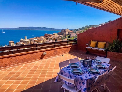 Penthouse with stunning views in the heart of the Argentario