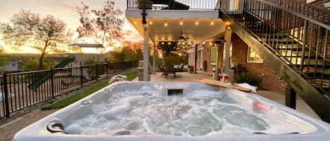 Outdoor spa tub