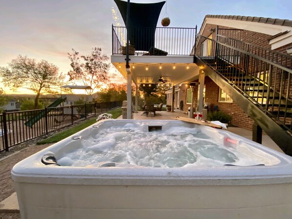 Outdoor spa tub