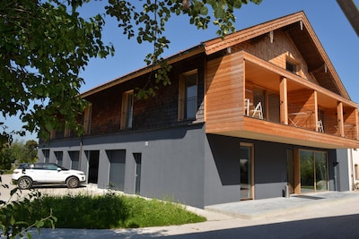 Wählen Sie aus 4 Suiten mit Pkw Garage, 10 m2 Balkon, helle Räume und Top Lage