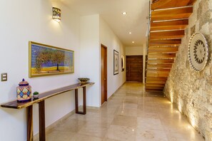 Floating staircase, stone accent wall 