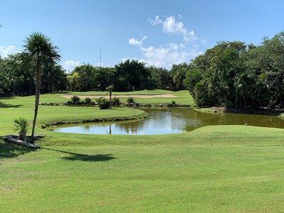 Una hermosa casa privada a estrenar, piscina privada, en el campo de golf, vivir en mucama