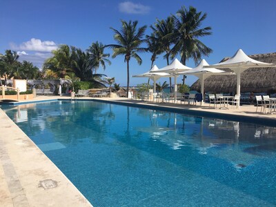 Una hermosa casa privada a estrenar, piscina privada, en el campo de golf, vivir en mucama