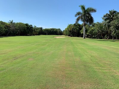 Una hermosa casa privada a estrenar, piscina privada, en el campo de golf, vivir en mucama