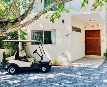 Una hermosa casa privada a estrenar, piscina privada, en el campo de golf, vivir en mucama