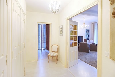 Exceptional apartment 200 m2 plus terrace 200 m2 in the center of Cannes, 300 m from beaches and Palais des Festivals