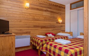 The second bedroom features a variety of bedding options - please specify any preferences with our team and we will be happy to try and accommodate you!