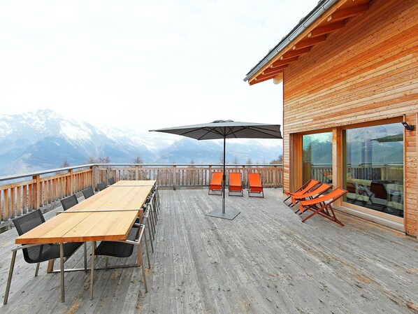 Eigentum, Gebäude, Himmel, Haus, Die Architektur, Dach, Tabelle, Berg, Möbel, Deck